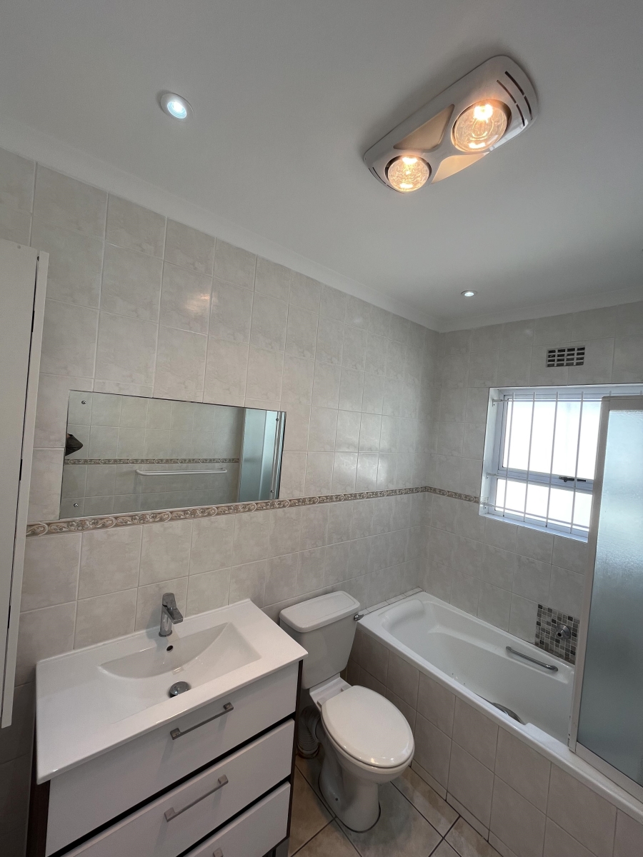 4 Bedroom Property for Sale in Sunningdale Western Cape